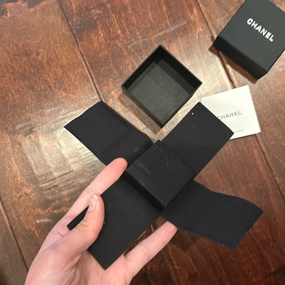 Chanel Earring Box - Picture 3 of 5
